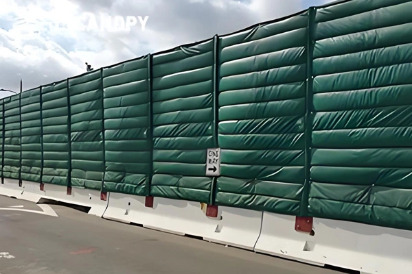 Principales beneficios del uso de vallas de tiras de PVC en entornos industriales