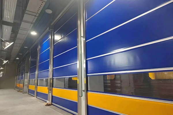 Características de la tela de la puerta de alta velocidad